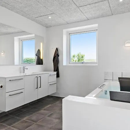 4 Bedroom Amazing In Knebel